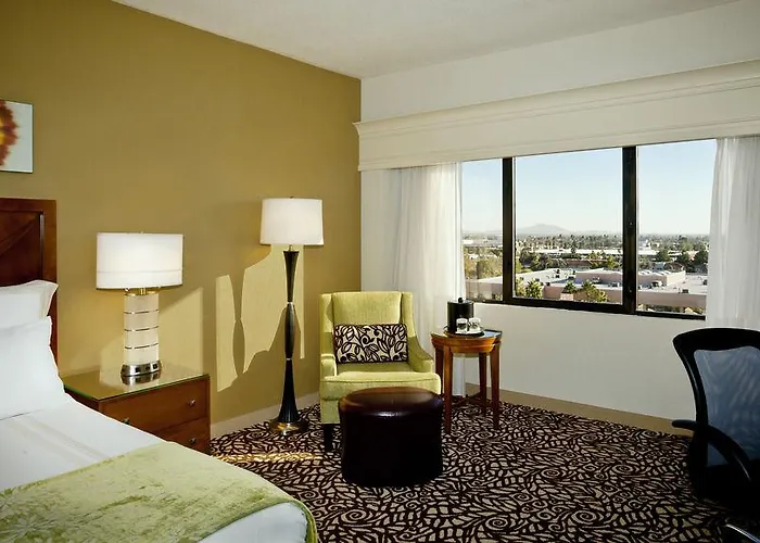 Delta By Marriott Phoenix Hotel 3*