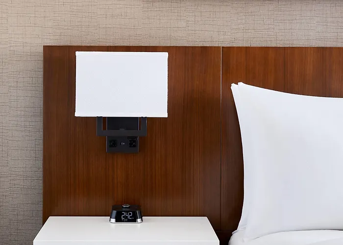 Delta By Marriott Phoenix 3*