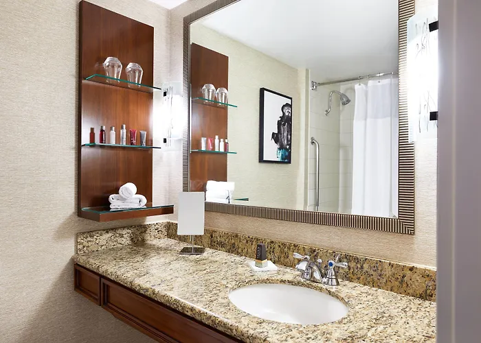 Delta By Marriott Phoenix 3*