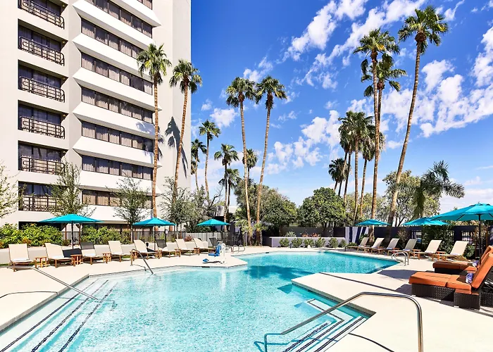 Delta By Marriott Phoenix Hotel 3*